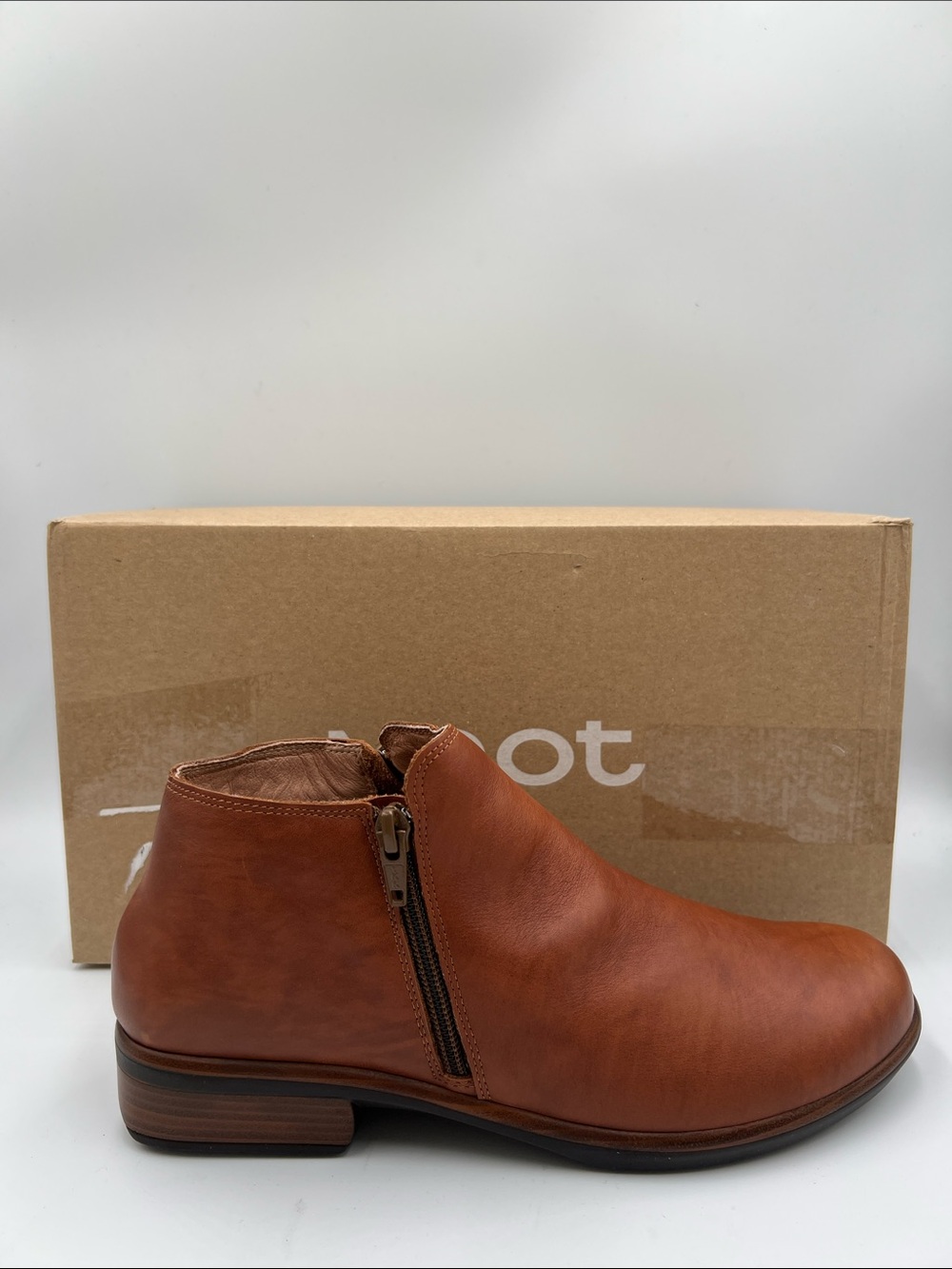 NAOT Helm ankle boot bootie shootie shoe brown peanut leather zipper new 40 9